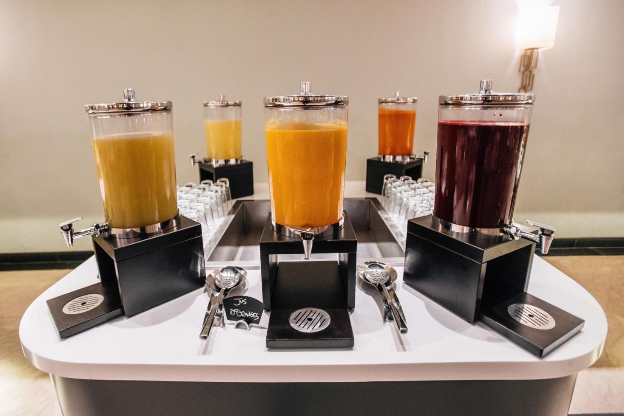 그랜드 모가도르 시티 센터 카사블랑카 외부 사진 Juice dispensers