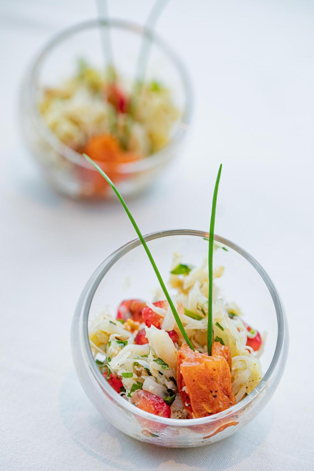 그랜드 모가도르 시티 센터 카사블랑카 외부 사진 A salad with chives