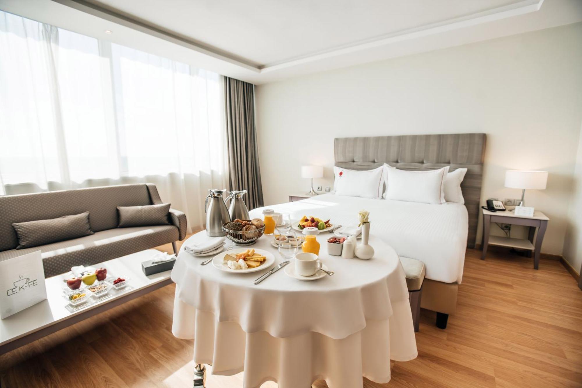 그랜드 모가도르 시티 센터 카사블랑카 외부 사진 A room at the hotel