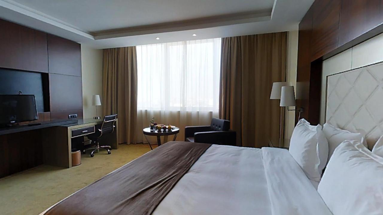그랜드 모가도르 시티 센터 카사블랑카 외부 사진 A room at the Radisson Blu Hotel, Tbilisi